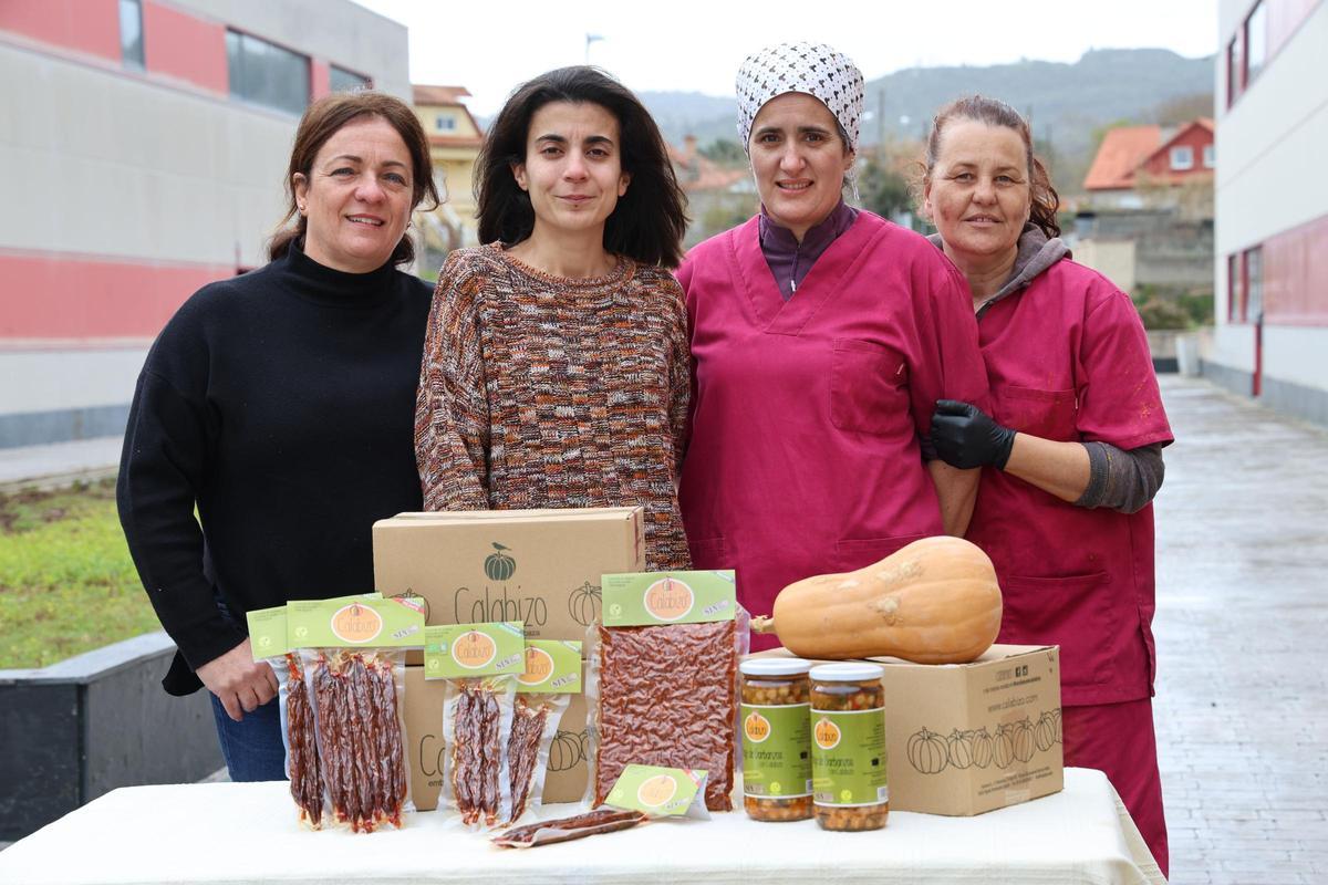 Trabajadoras de Calabizo, con sus productos en Porto do Molle.