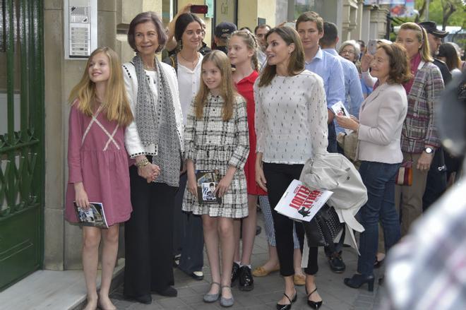 Las mujeres de la Casa Real asisten al musical de 'Billy Elliot' en Madrid