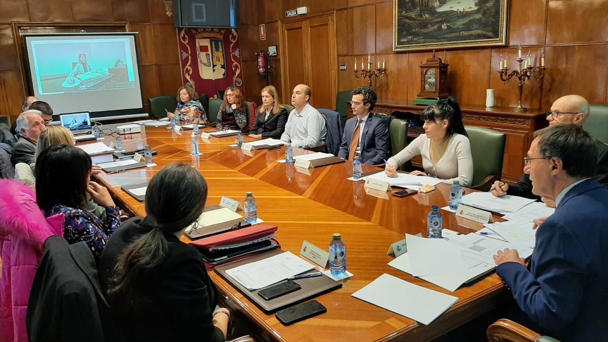 La Comisión de Asistencia al subdelegado del Gobierno Ángel Blanco hace balance del tercer trimestre del año 2022