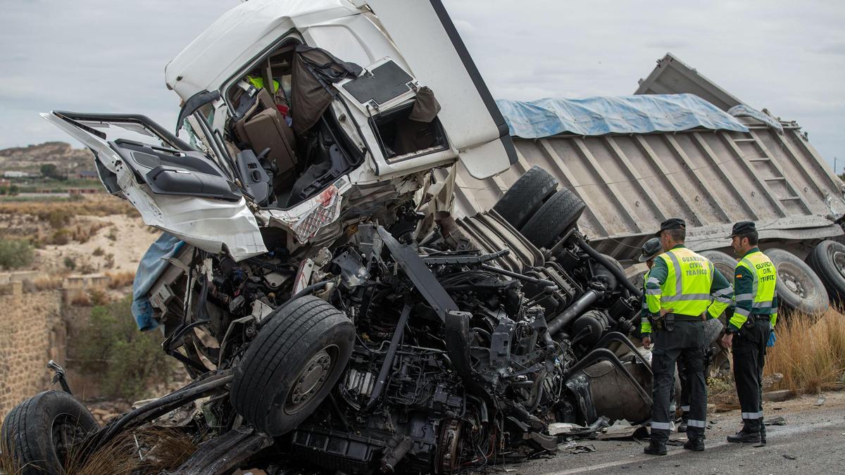 Así han quedado los camiones después del accidente mortal en Fortuna