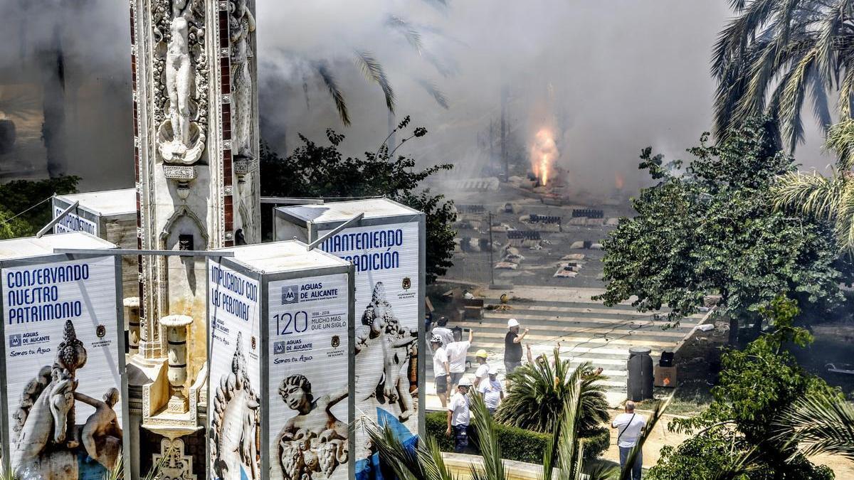 Una mascletà en Luceros en las Hogueras de 2019