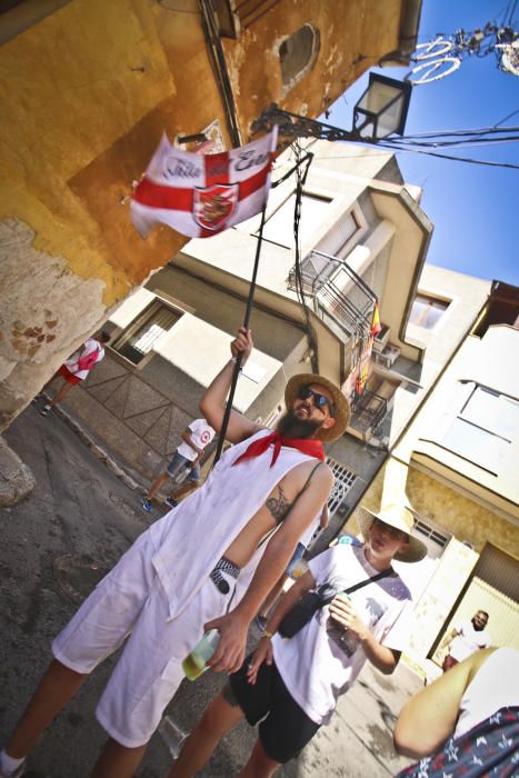 La ermita de San Roque congrega a decenas de personas para comenzar los festejos patronales y de Moros y Cristianos