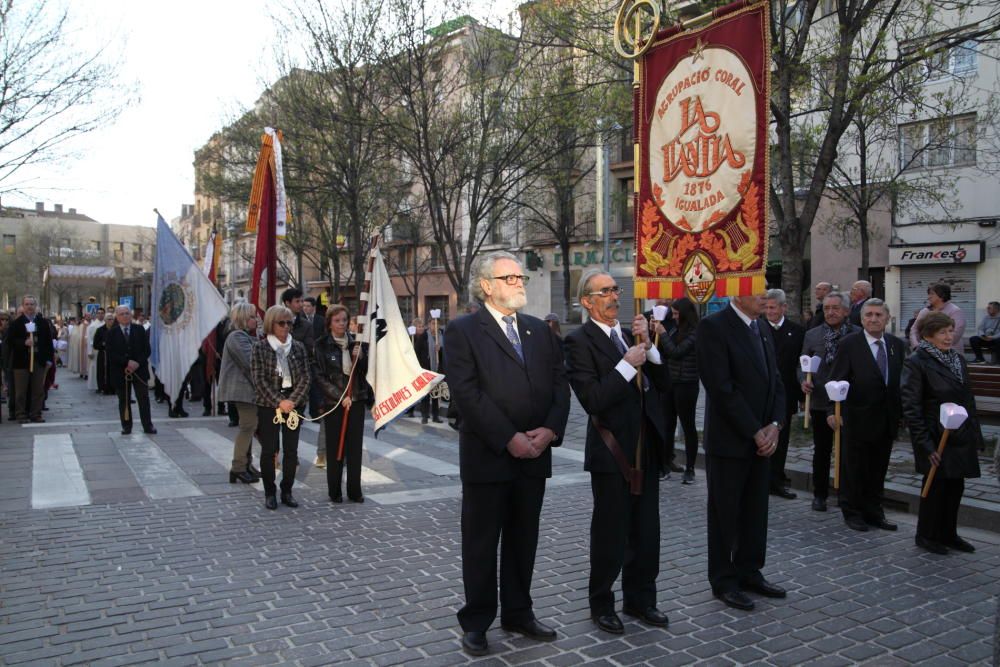 La processó del Sant Crist d'Igualada aplega centenars de persones