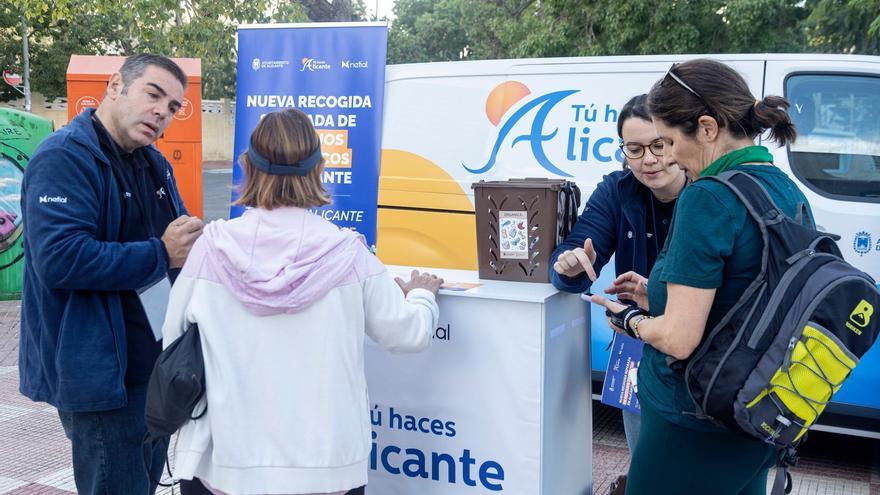Marea sostenible en Alicante: 2.400 vecinos se suman al nuevo contenedor marrón de orgánica en la Playa de San Juan