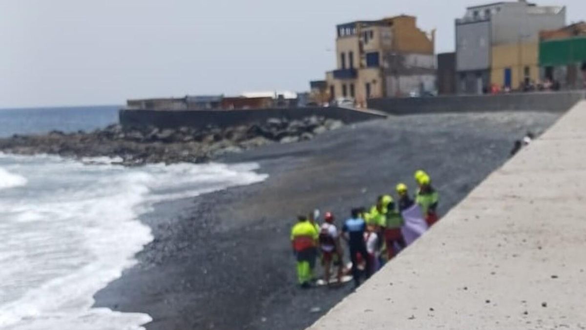 Un fallecido y un afectado moderado tras ser rescatados del mar en San Cristóbal, en Las Palmas de Gran Canaria