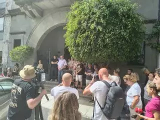 Minuto de silencio en Santa Brígida por el asesinato en México de la universitaria Claudia Tacoronte
