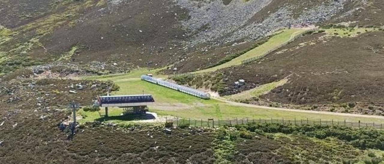 La zona media de la estación de esquí de Fuentes de Invierno, este verano. | Fuentes de Invierno