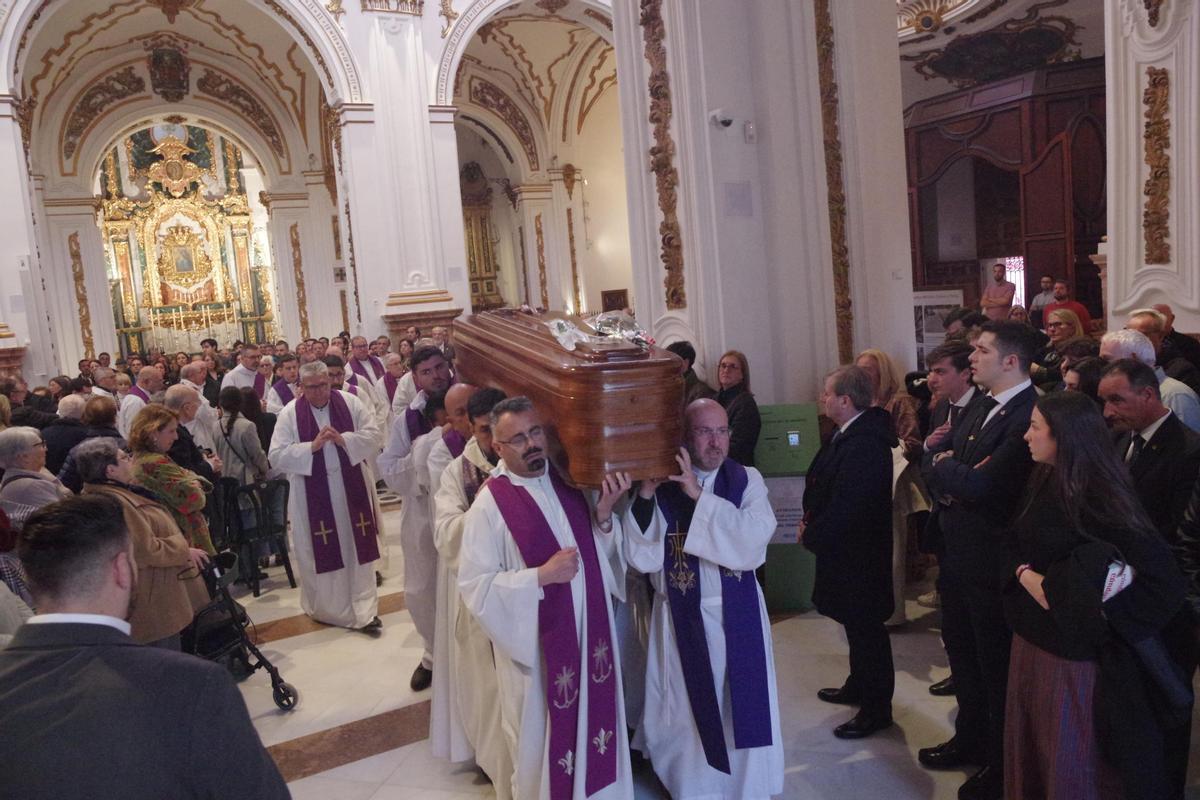 El funeral del sacerdote Manuel Ángel Santiago, en imágenes El funeral del sacerdote Manuel Ángel Santiago, en imágenes