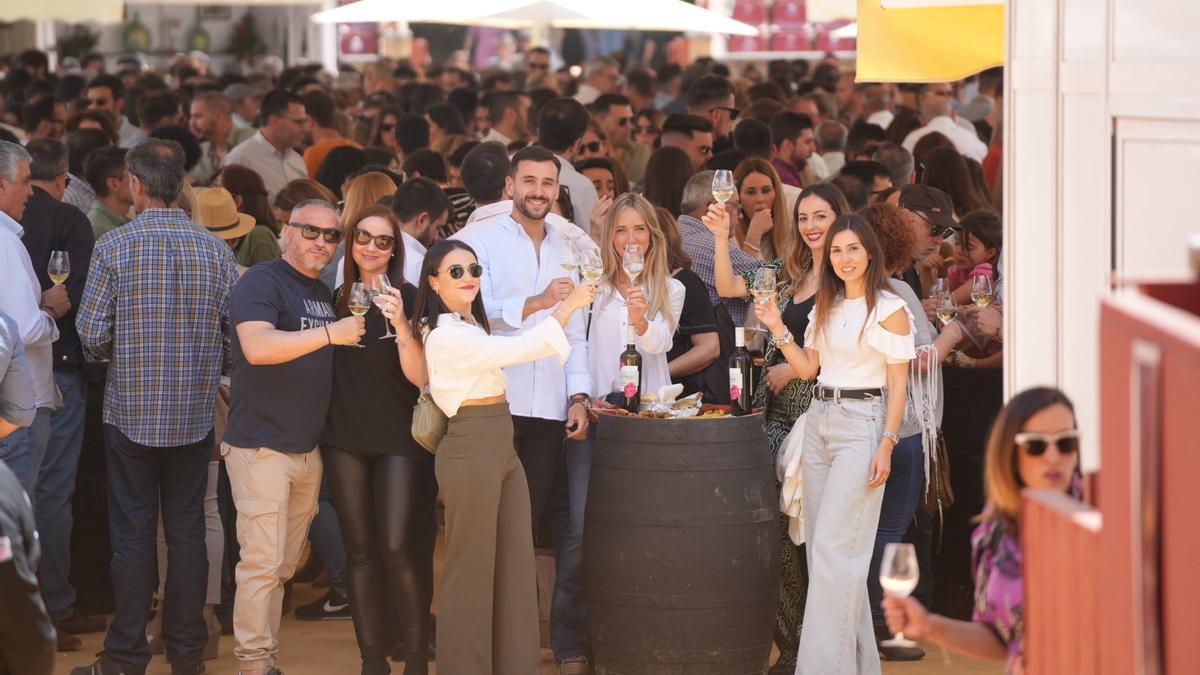 Ambiente en la Cata del Vino en la plaza de toros.