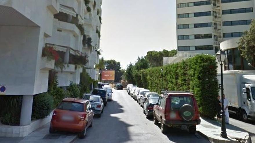 Fallecen dos personas tras caer una sobre la otra desde el balcón de un hotel de Marbella