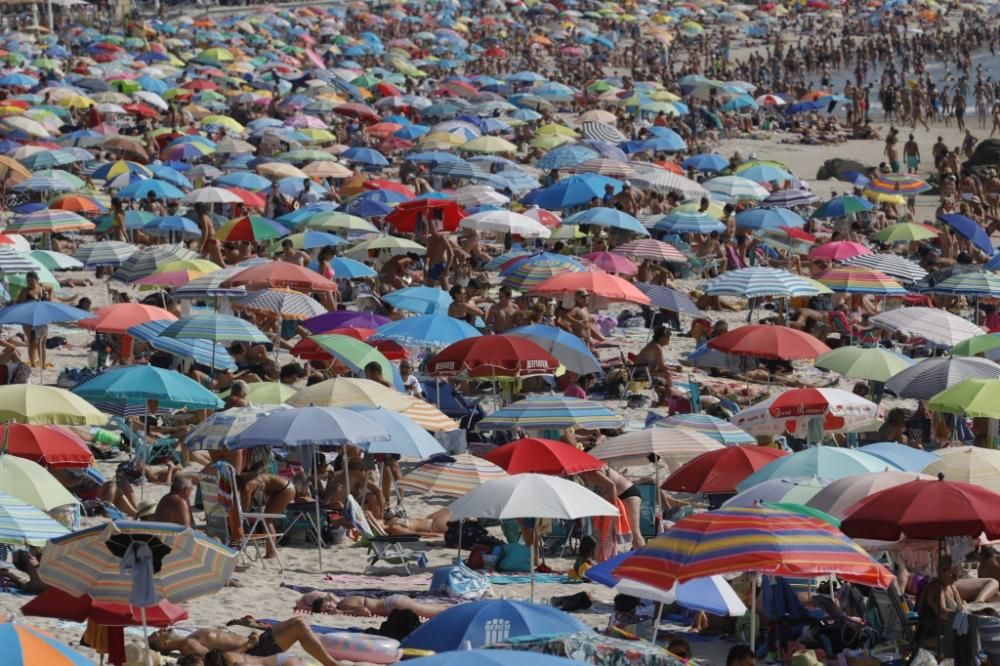 En O Vao y Samil no entra un solo alfiler: las playas de Vigo, abarrotadas