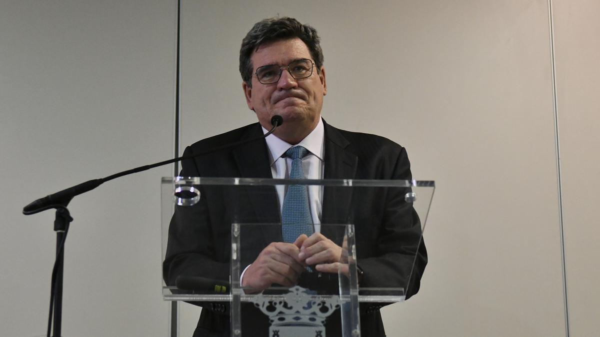 El ministro de Inclusión, Seguridad Social y Migraciones, José Luis Escrivá, en un acto con empresarios y sindicatos en Ceuta.