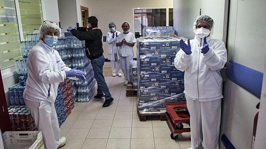 Hosteleros de Zamora entregan agua y zumos en el hospital