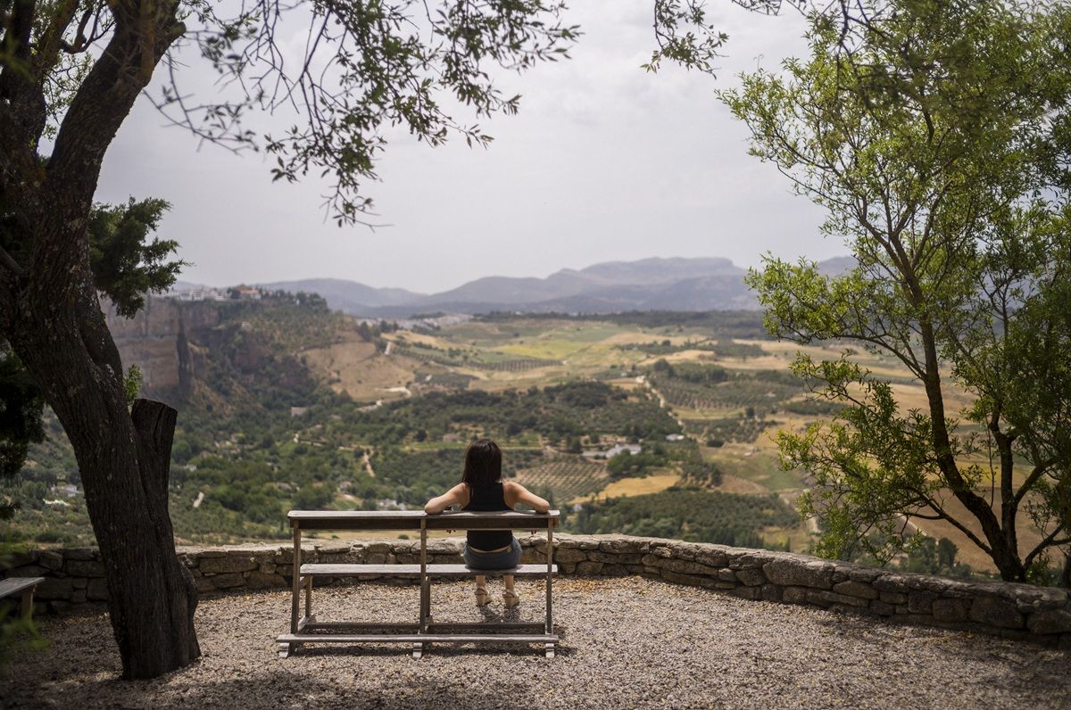 Cornisa del Tajo, desde la Bodega Descalzos Viejos, situada en un antiguo convento de Trinitarios Descalzos.