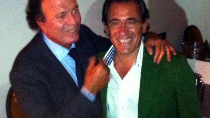 Julio Iglesias y Arturo Torró.