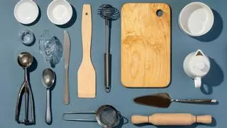 Descobreix els 10 utensilis bàsics que no poden faltar a la cuina