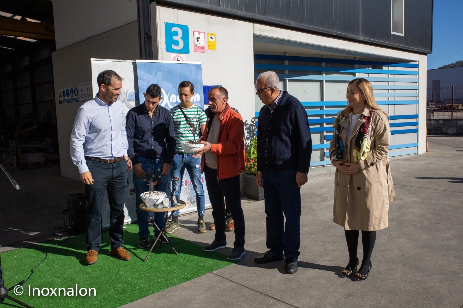 Inoxnalón dona árboles para compensar su huella de carbono