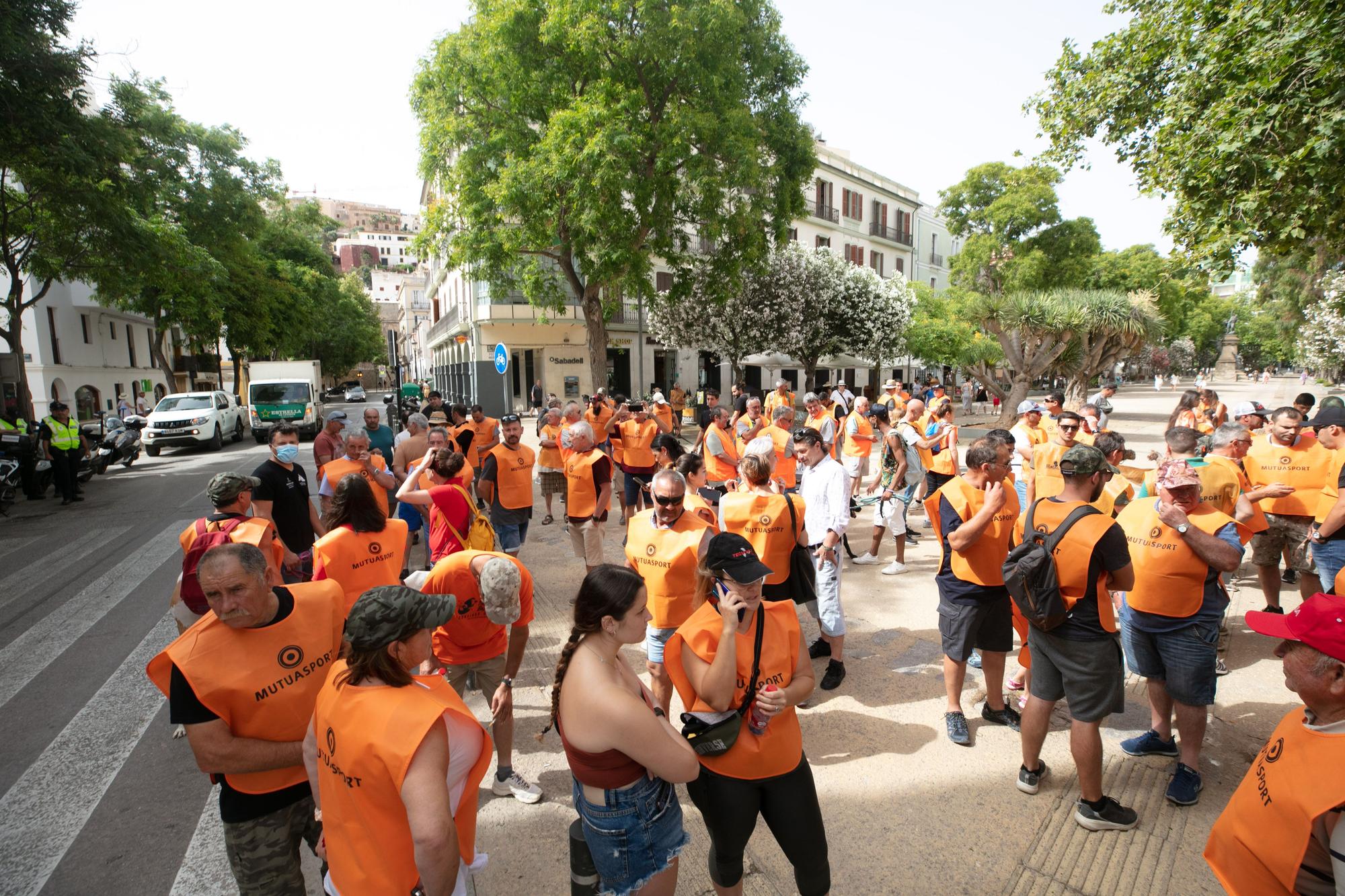 Unas 200 personas se manifiestan en Ibiza contra la nueva Ley de Bienestar Animal del Gobierno