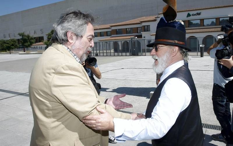 Fotogalería: Inauguración de la escultura en la Plaza El Periódico de Aragón