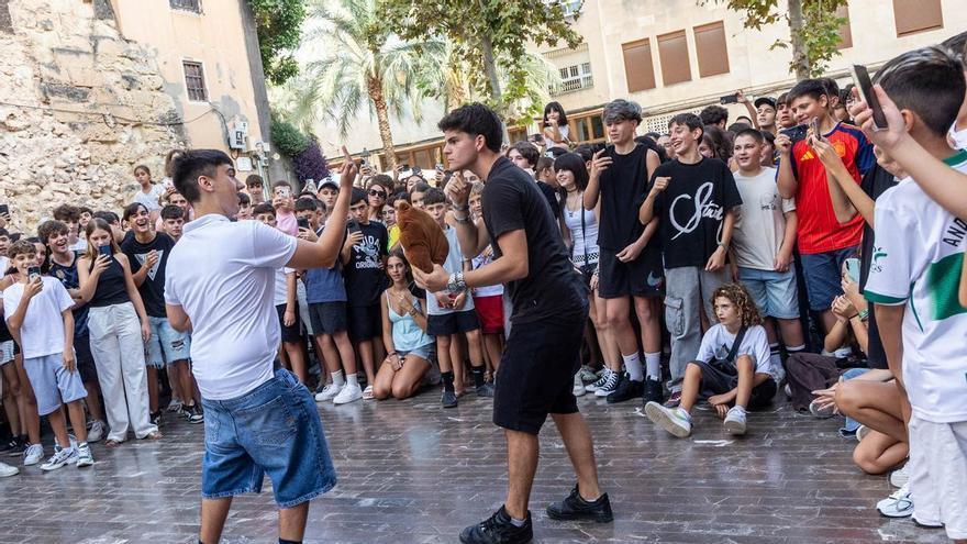 Las batallas virales de "Farmear aura" llegan a Elche