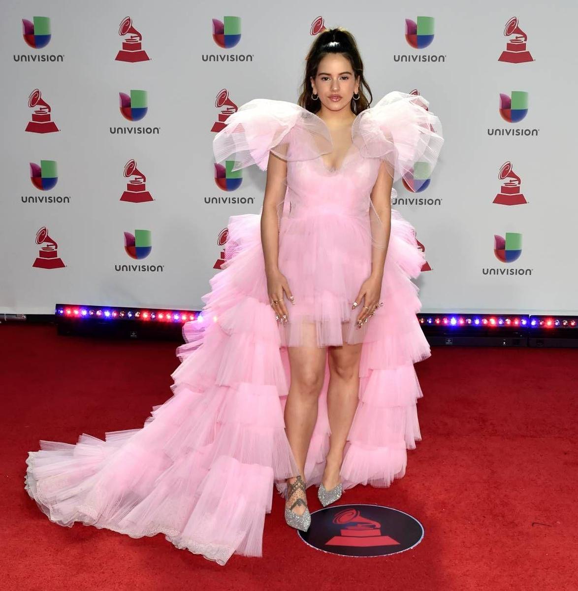 Rosalía sobre la alfombra roja de los Latin Grammy de 2018