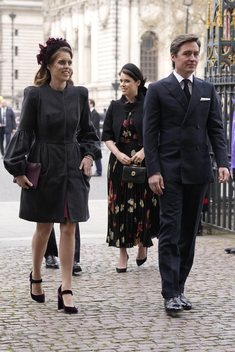 Princesa Beatriz de York y Eduardo Mapelli en la misa de Felipe de Edimburgo