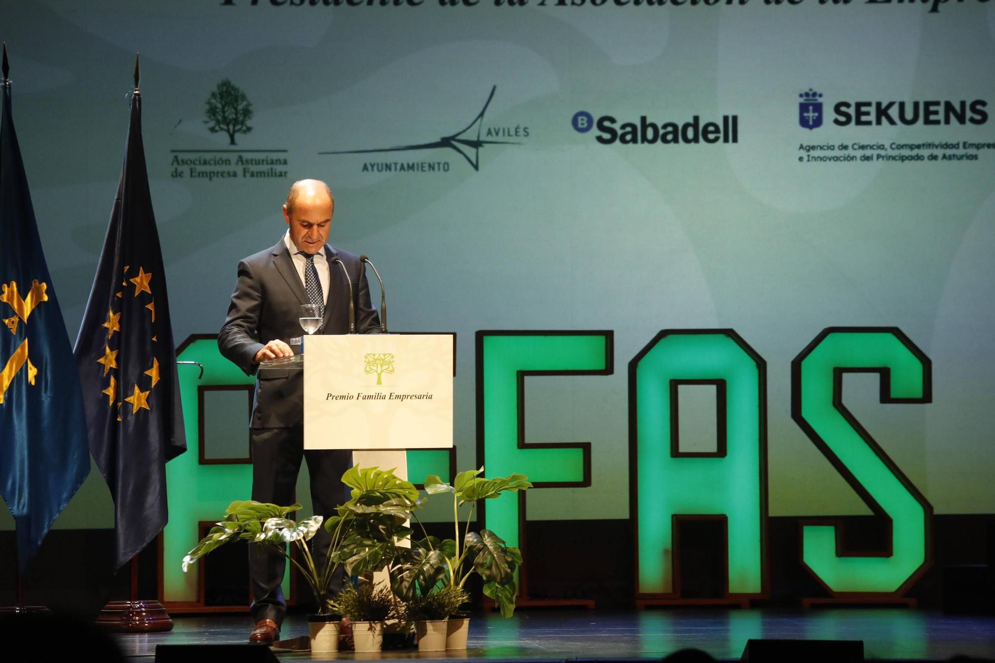 Entrega del premio "Familia Empresaria" a la familia Cosmen Menéndez-Castañedo