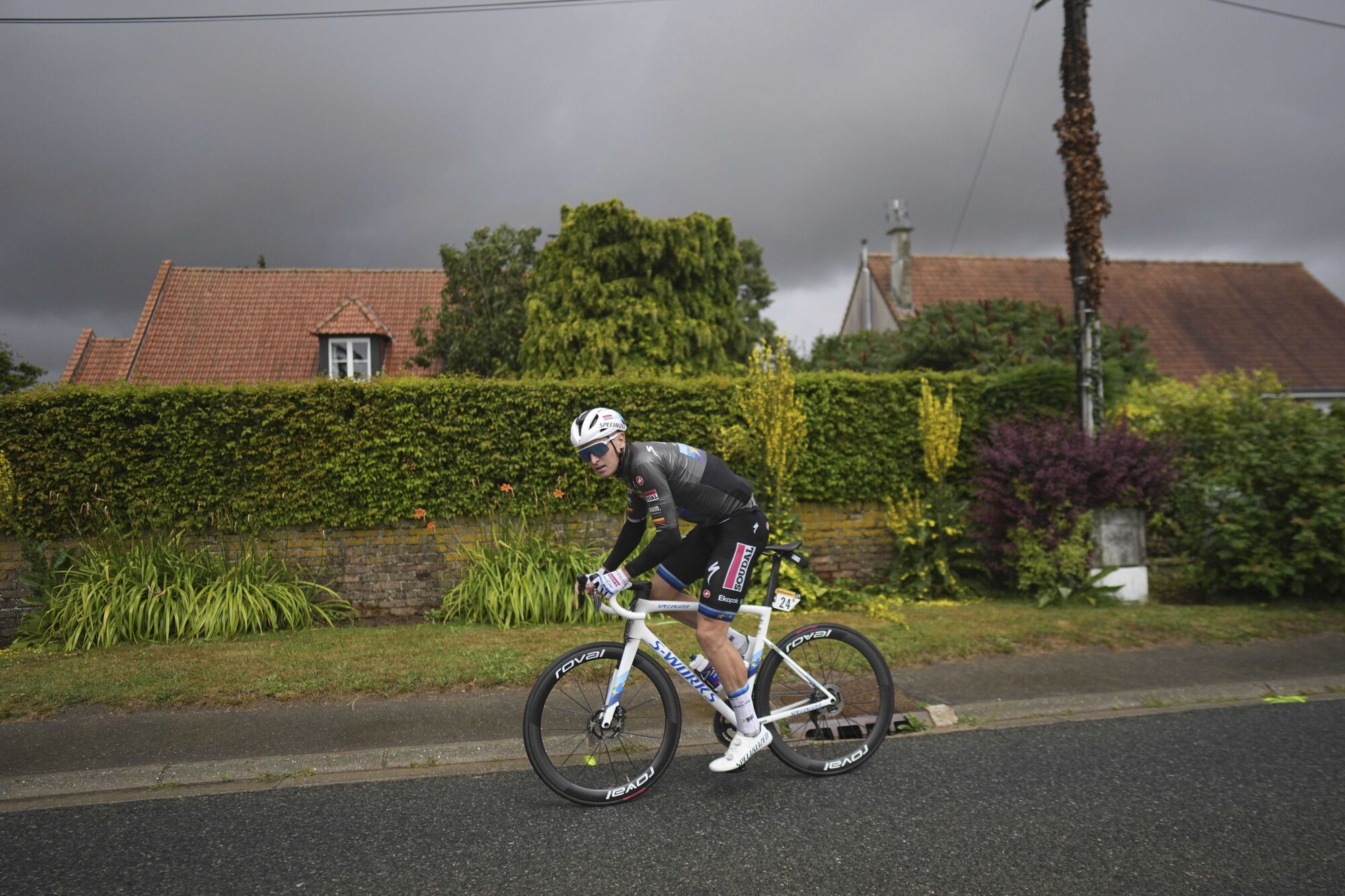 Belgium's Tim Merlier rides during the second stage of the Tour de France cycling race over 209.1 kilometers (129.9 miles) with start in Lauwin-Planque and finish in Boulogne-sur-Mer, France, Sunday, July 6, 2025. (AP Photo/Thibault Camus). EDITORIAL USE ONLY/ONLY ITALY AND SPAIN