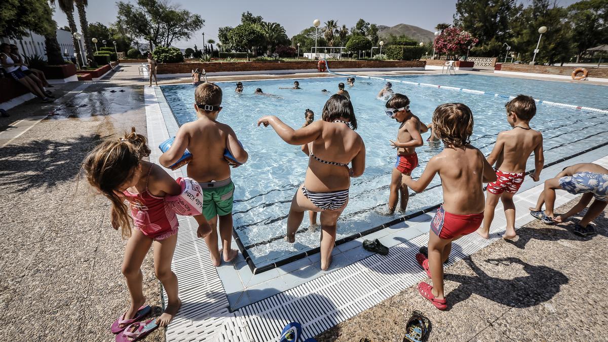 Nueva jornada calurosa de piscina y playa con temperaturas de 33 grados este miércoles.