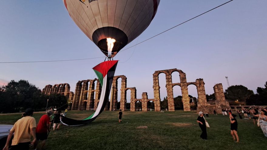 Mérida muestra su apoyo a Palestina con música y una bandera de 15 metros