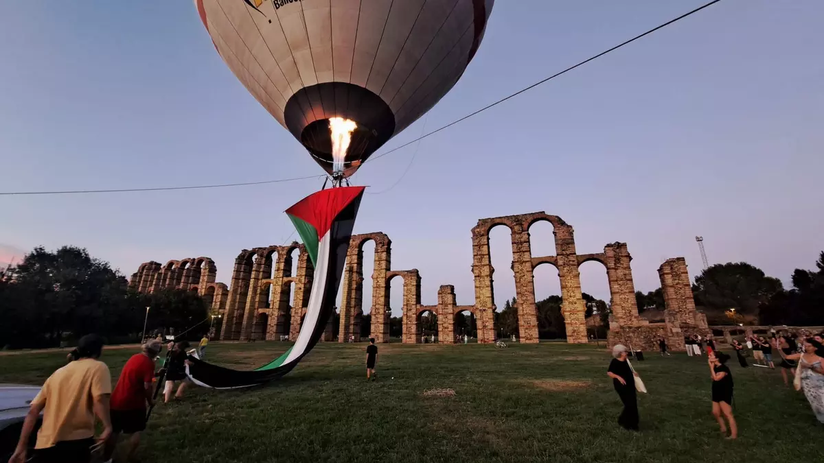 Mérida muestra su apoyo a Palestina con música y una bandera de 15 metros