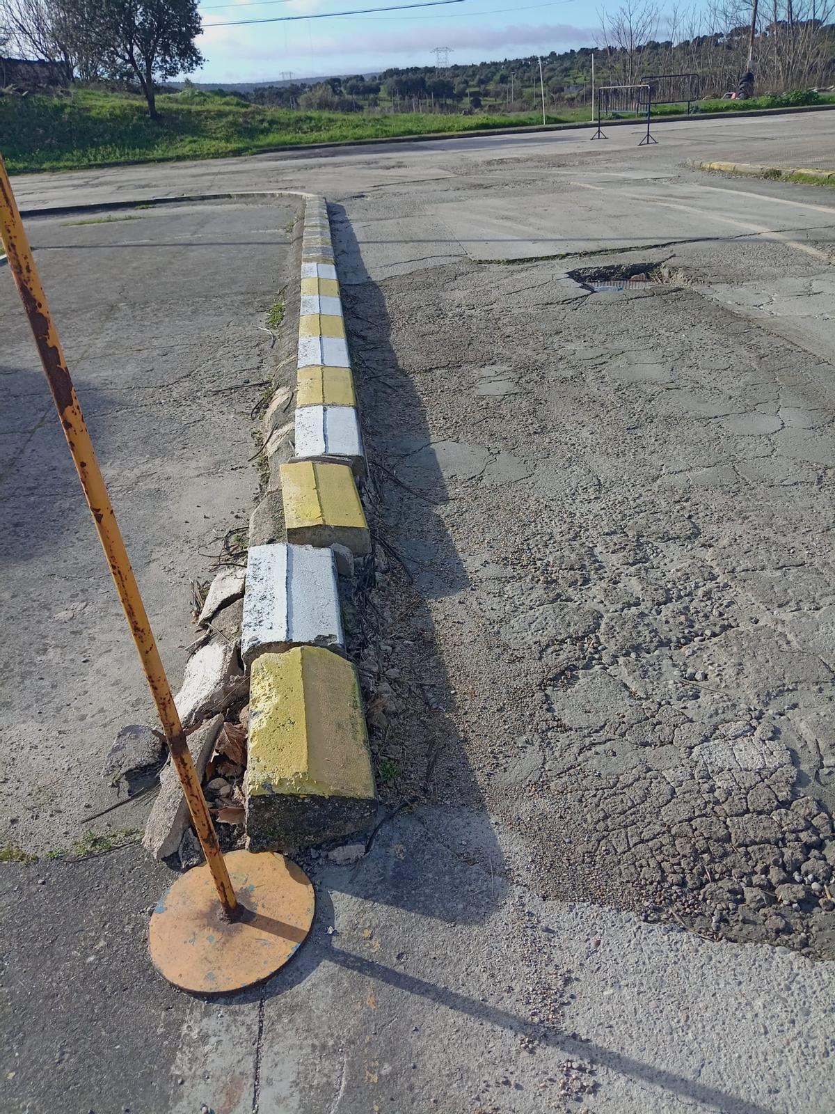 Otros desperfectos en una de las pistas de exámenes del carné de conducir en Plasencia.