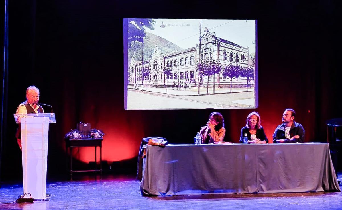 La presentación del libro sobre el centenario.