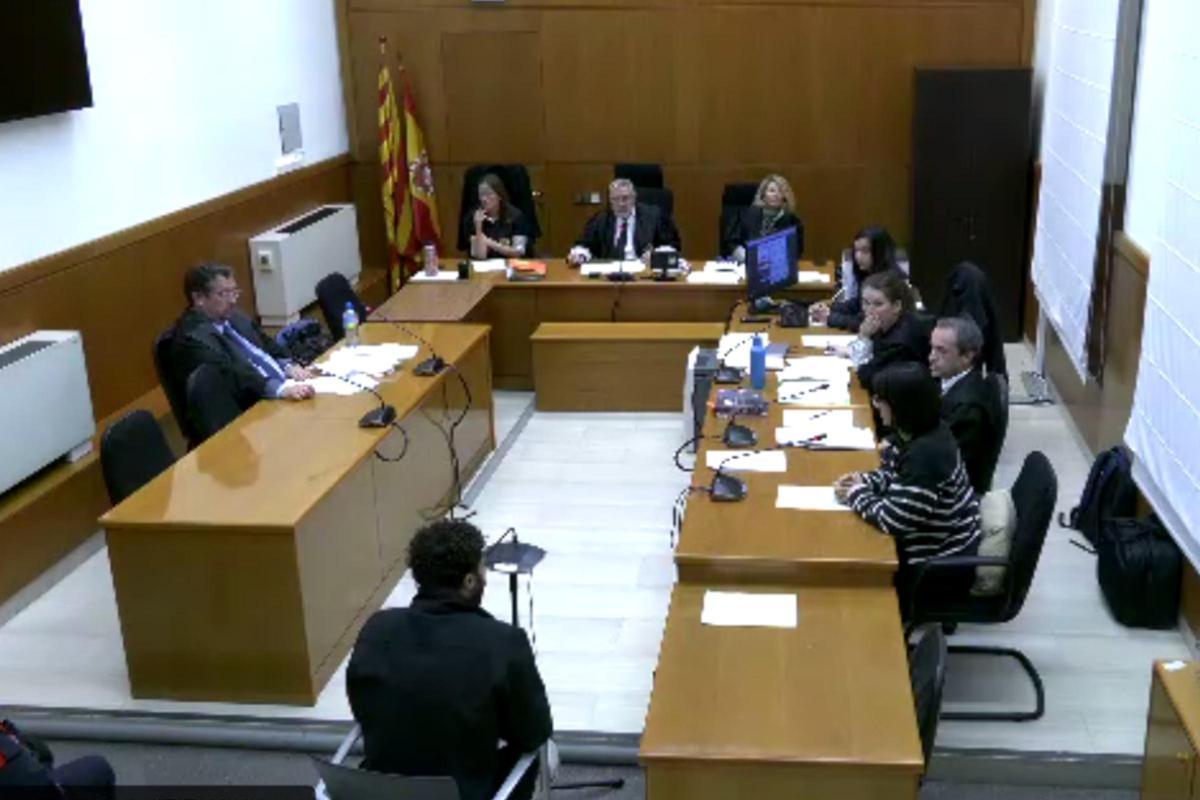 El acusado de la violación durante su declaración en el juicio
