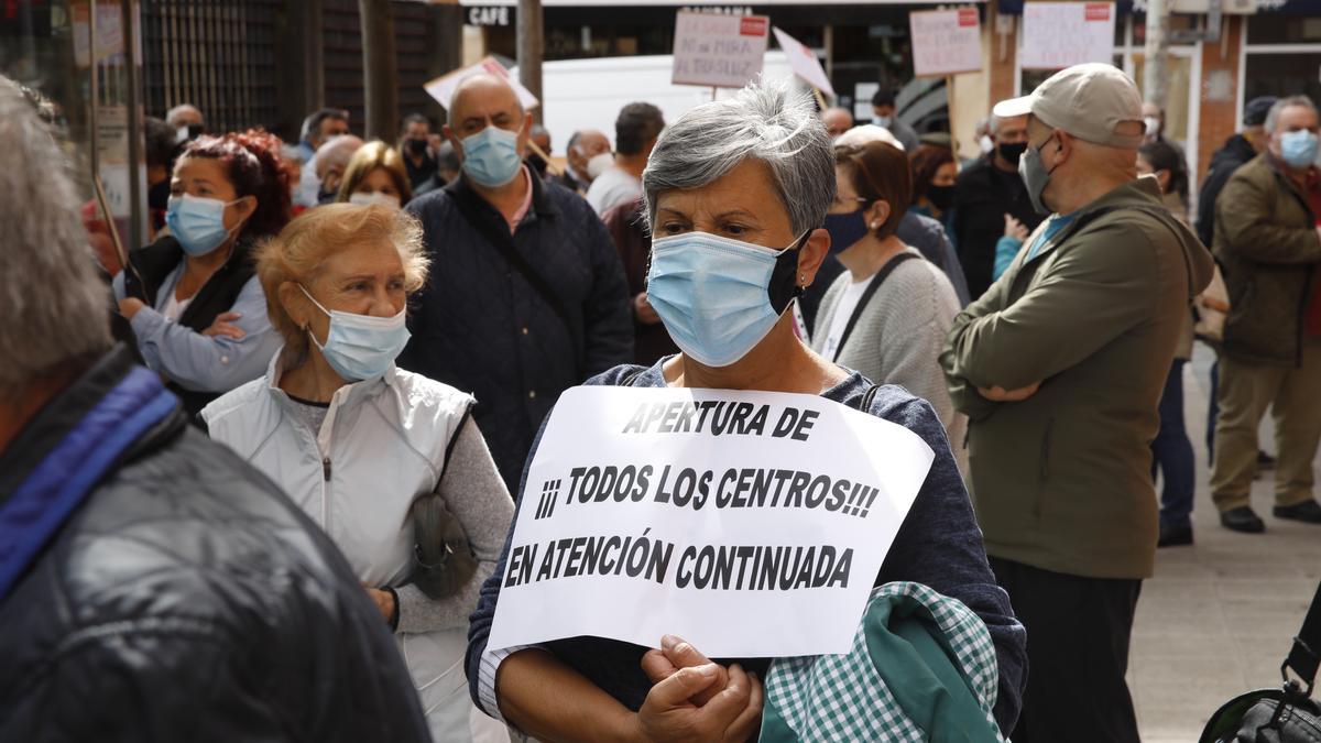 Protesta vecinal en el centro de salud de Severo Ochoa