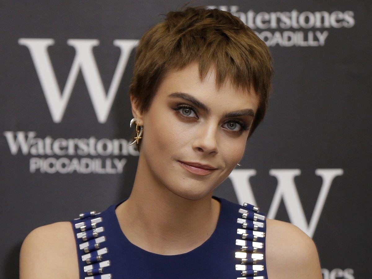 Cara Delevingne: 'boyish' castaño