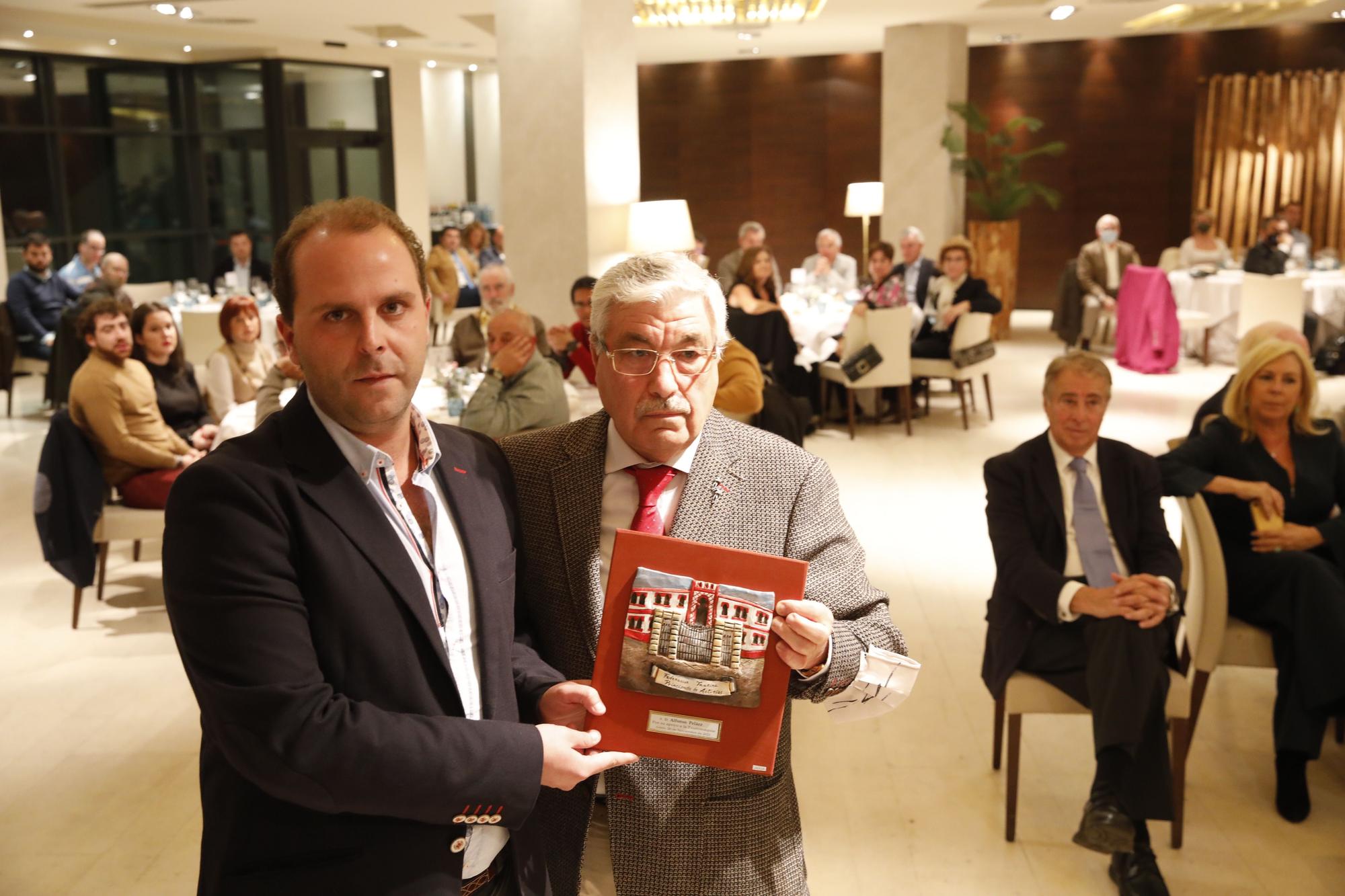 La entrega de premios de la Federación de Peñas Taurinas de Asturias, en imágenes