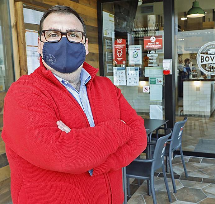 Esteban Arana, propietario de un local hostelero junto al Palacio de Justicia. 