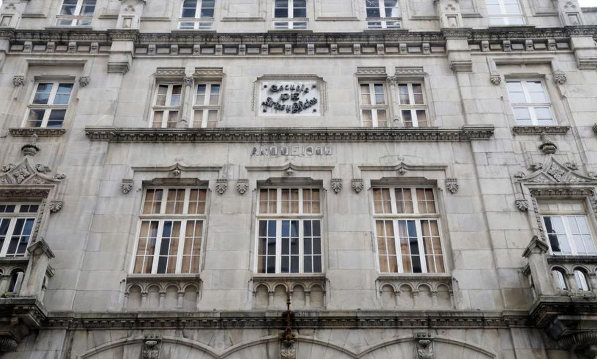 Eva Román, de Muta, con David Amoedo, el guía. | Pedro Mina