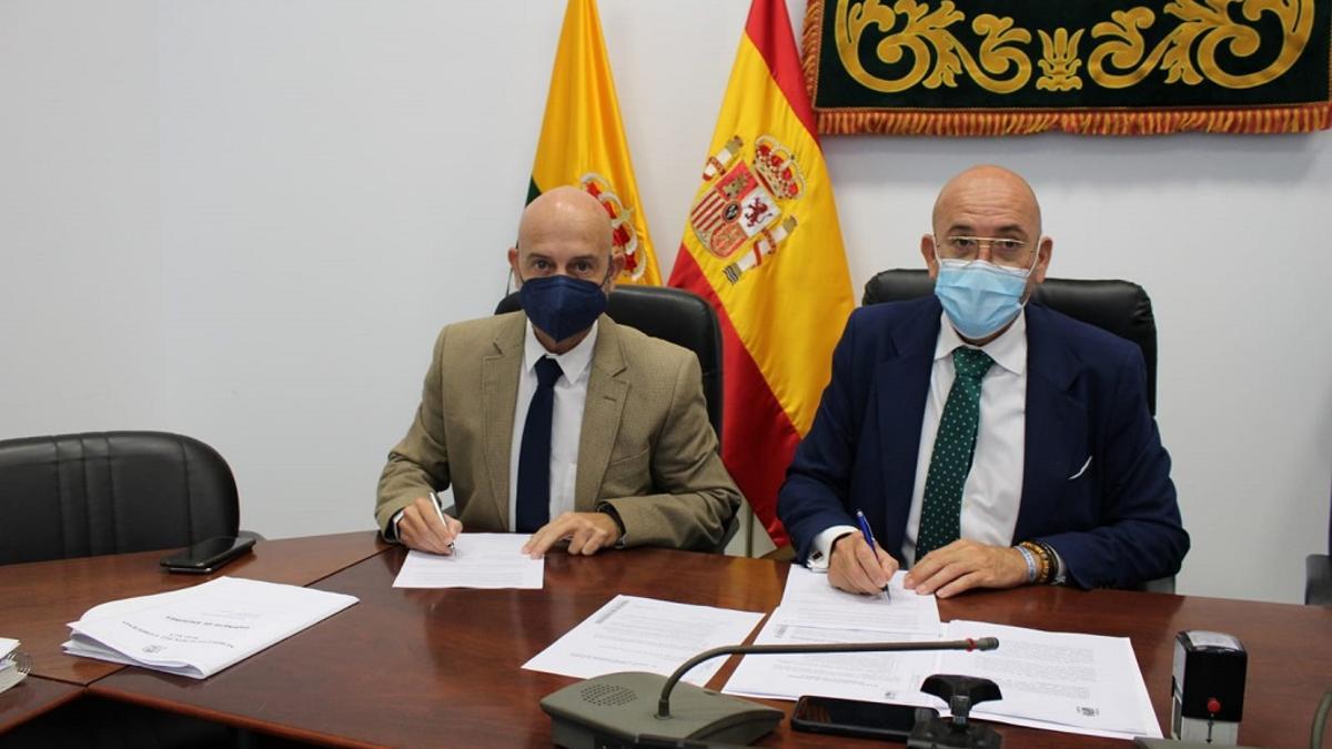 El subdelegado del Gobierno, Javier Salas, y el alcalde de Cártama, Jorge Gallardo.