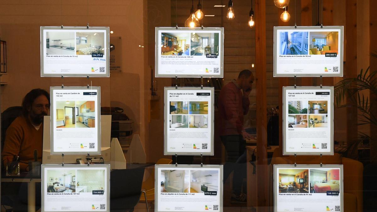 Escaparate de una inmobiliaria en A Coruña.