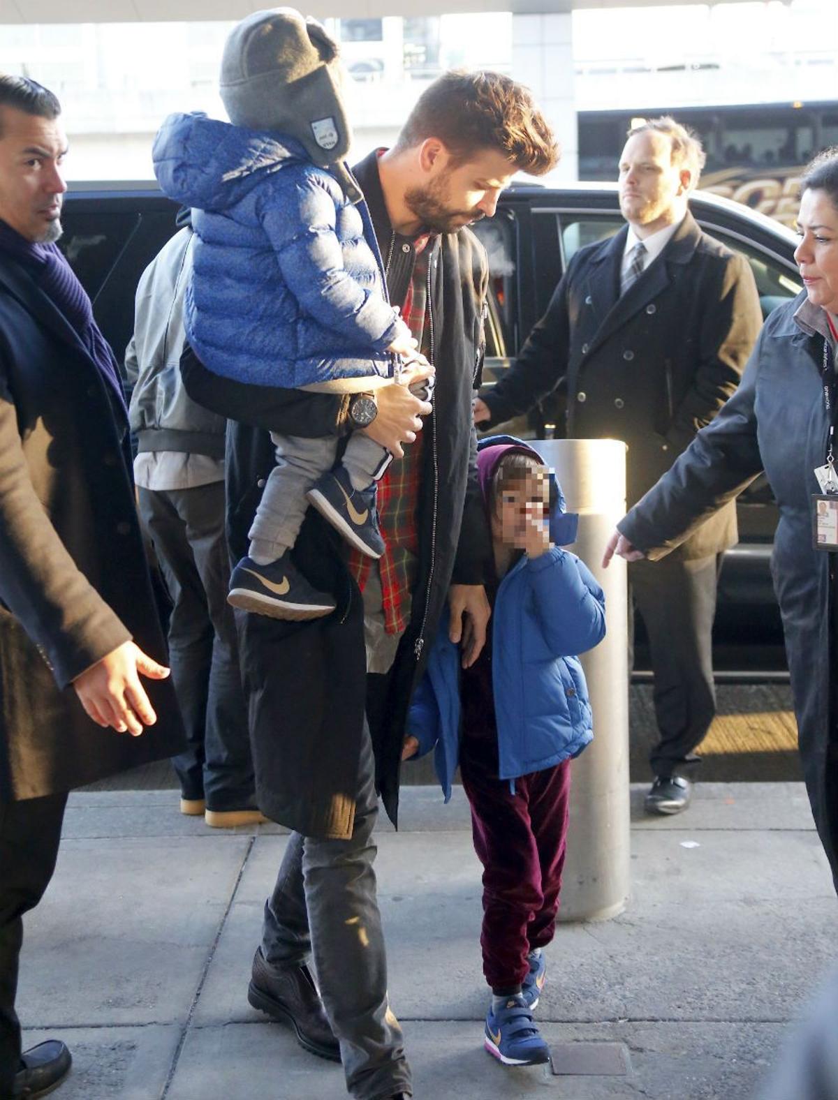 Gerard Piqué con sus hijos tras sus vacaciones navideñas