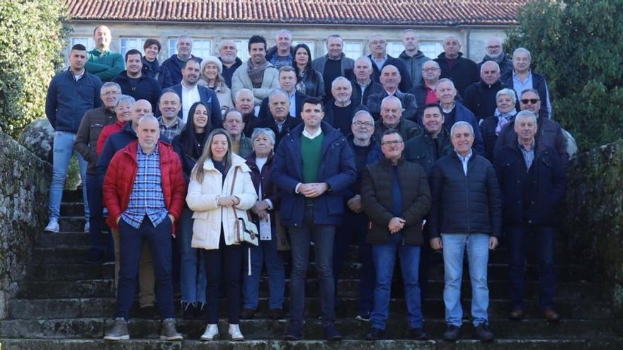 Gonzalo Louzao visita el Pazo de Oca con los alcaldes de barrio para estrechar lazos |