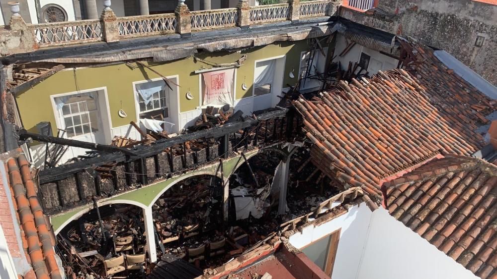 Un incendio destruye el Ateneo de La Laguna