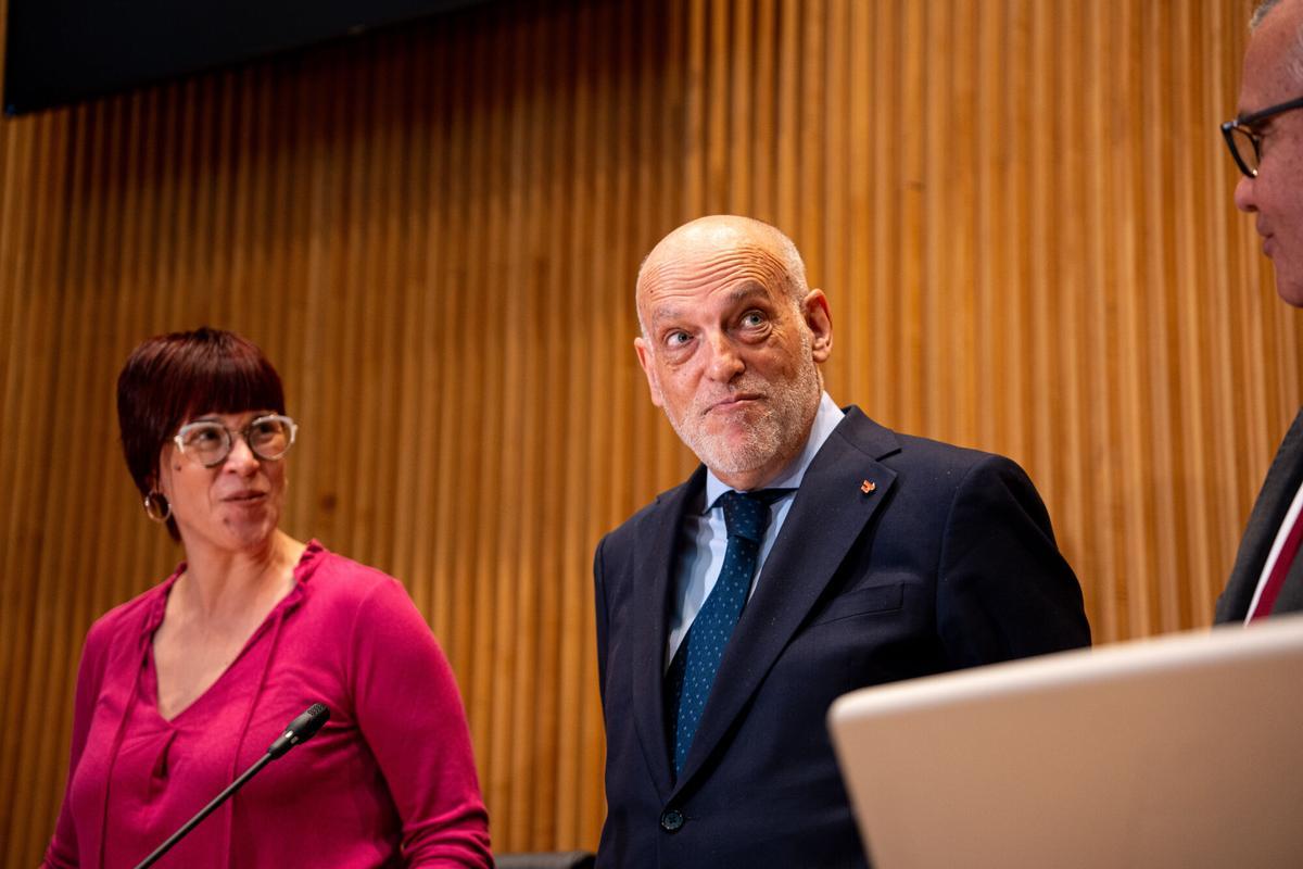 La diputada de Sumar Águeda Micó y el presidente de LALIGA, Javier Tebas Medrano, comparecen en Comisión de Educación, Formación Profesional y Deportes, en el Congreso de los Diputados, a 13 de mayo de 2025, en Madrid (España). Según Tebas, el fin de su comparecencia es trasladar su visión sobre el futuro de la industria del fútbol, ante los desafíos y retos que enfrenta en la actualidad. La comisión decidirá también sobre la solicitud de prórroga de los trabajos de la subcomisión relativa al Estatuto del Deportista. 13 MAYO 2025;LA LIGA;DEPORTES;JAVIER TEBAS Gabriel Luengas / Europa Press 13/05/2025. AGUEDA MICÓ;JAVIER TEBAS;Gabriel Luengas
