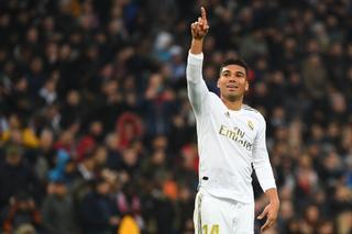 Casemiro resuelve ante el Sevilla