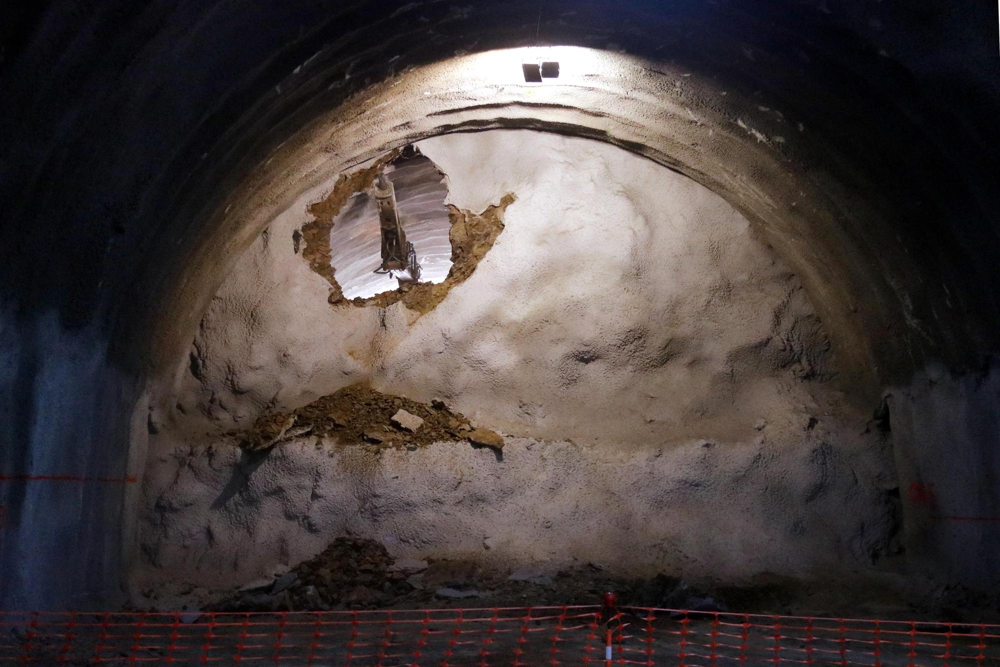 Acaben la perforació del túnel de la variant d'Anglès