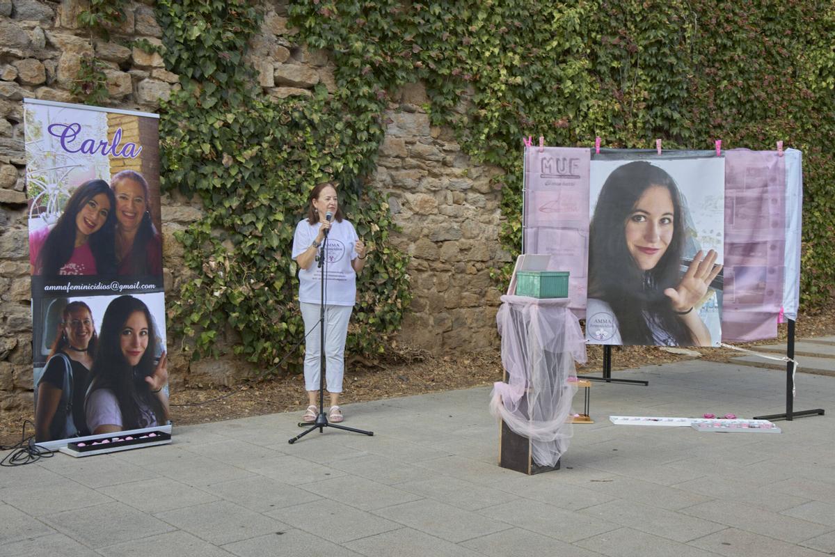 Les imatges de l'homenatge a la Carla Fernández Gutiérrez en el tercer aniversari del seu feminicidi