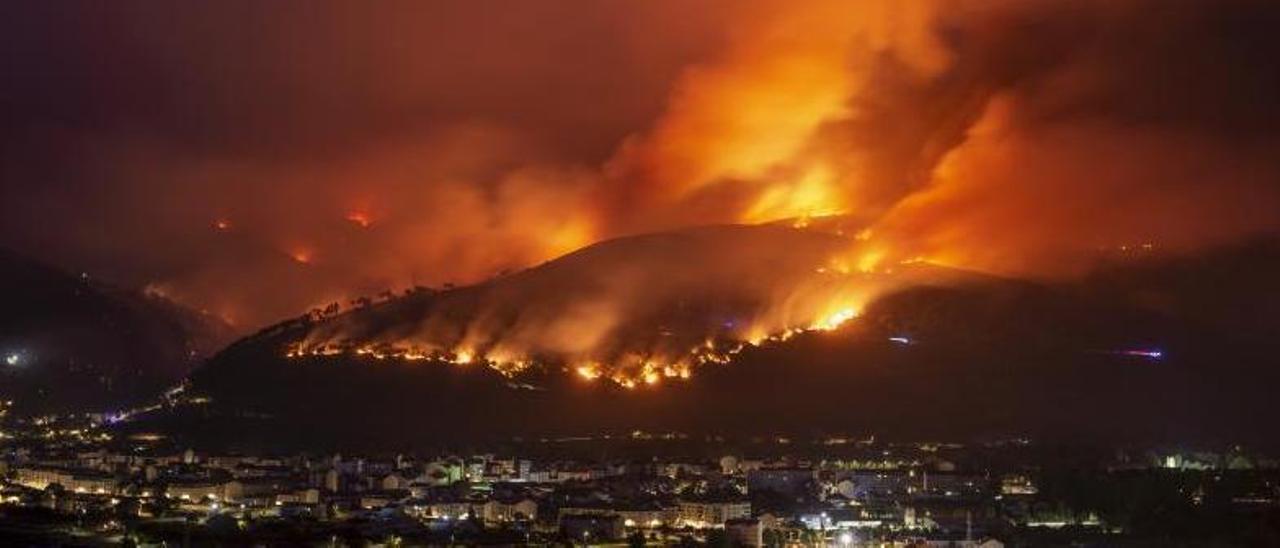 Incendio, en julio, en O Barco de Valdeorras. |   // BRAIS LORENZO