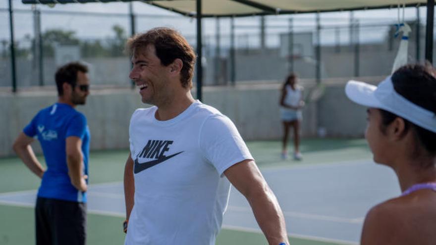 (Vídeo) Rafa Nadal sigue los entrenamientos de los jugadores de su academia